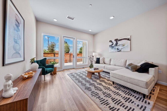 Building Photo - Province