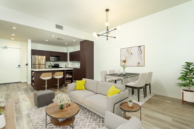 Photo - 630 W 6th St Unit 207