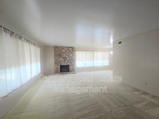 Building Photo - 3933 Karen Lynn Dr