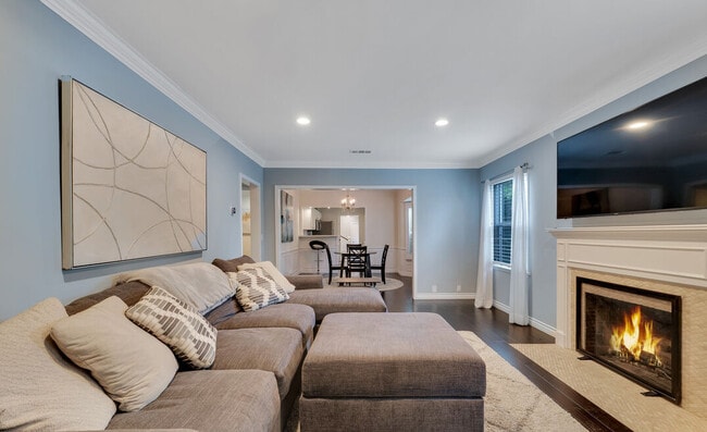 Photo - 4242 Van Nuys Blvd