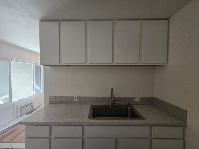 Photo - 11820 Hart St