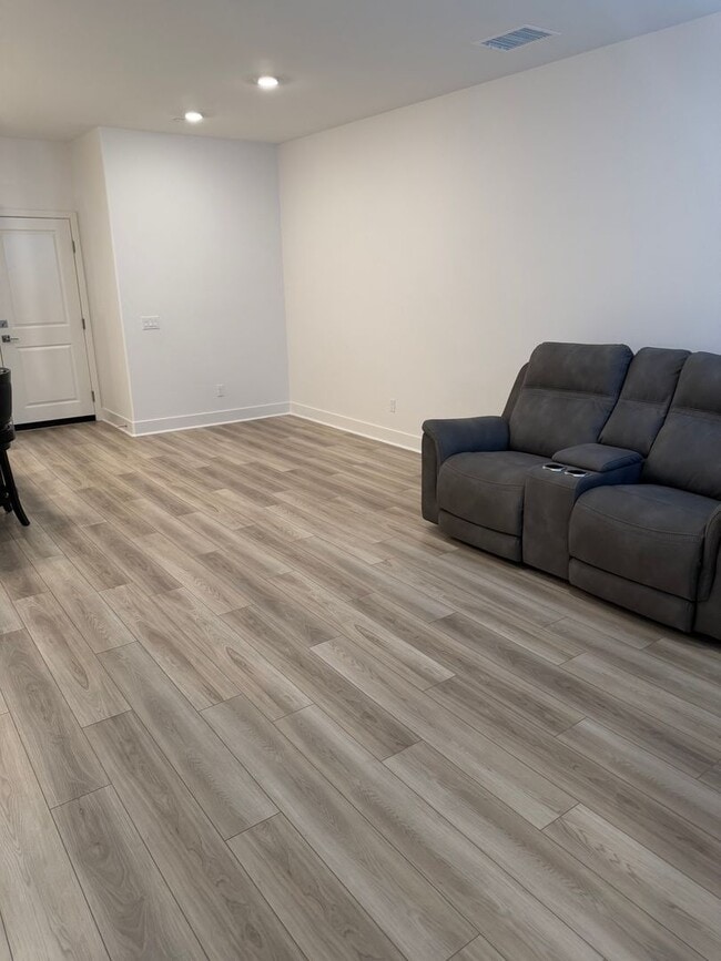 Photo - Bedford Beauty Unit 103