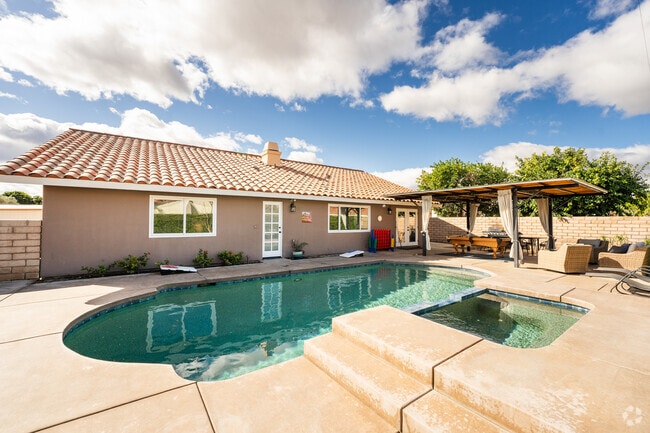 Private backyard - 79590 Port Royal Ave Rental