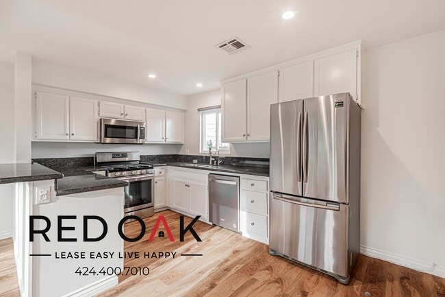 Photo - 11218 Oxnard St Unit 4