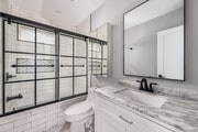 2BR, 1BA - Bathroom - 1427 N Vista St