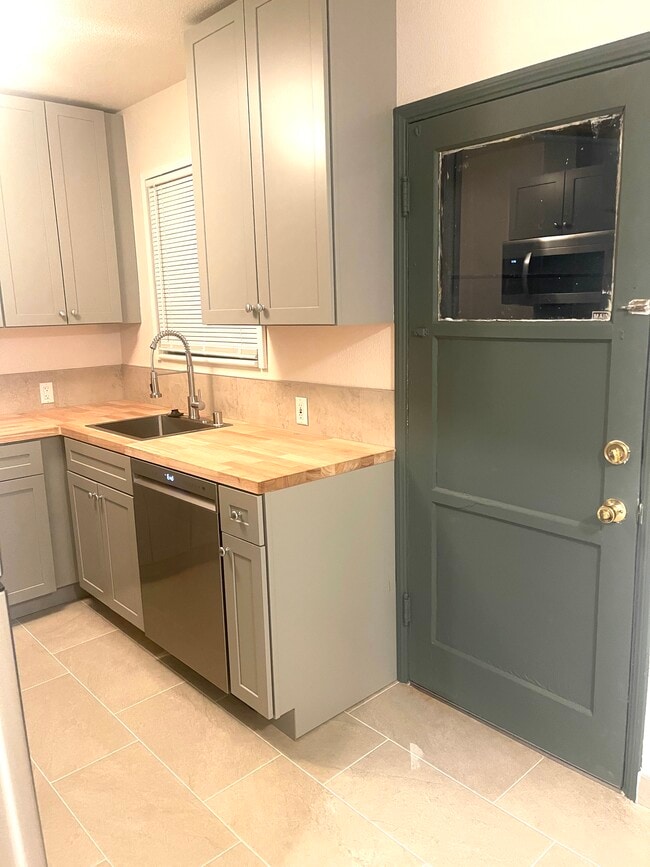 Photo - 5758 Vineland Ave Unit 5758 Vineland Ave, North Hollywood 91601
