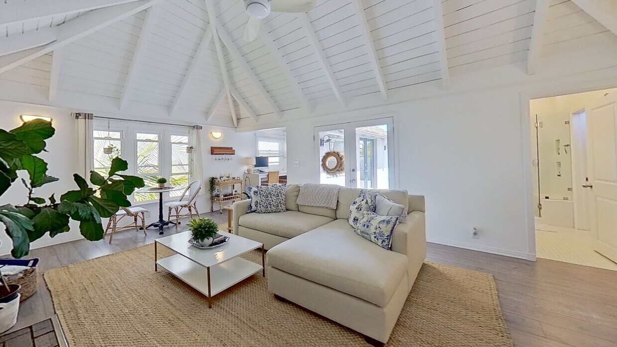 3D Tour - 444 S Roxbury Dr Unit B
