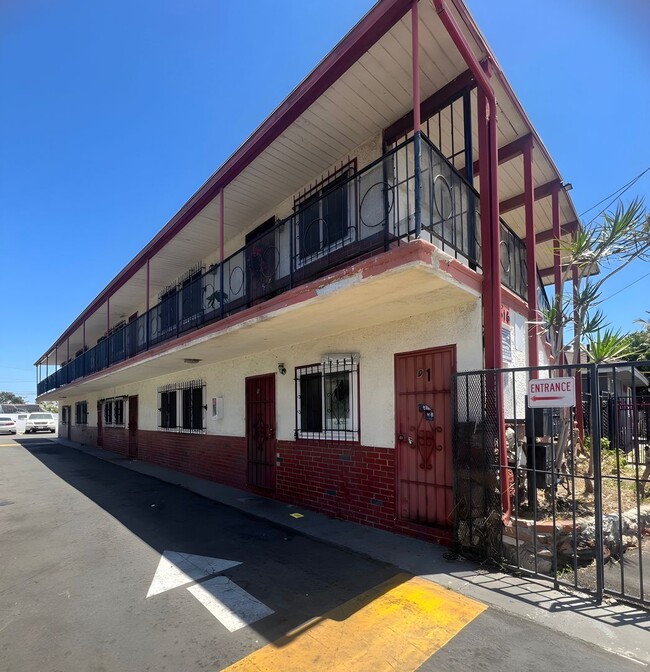 Building Photo - 10508 S Inglewood Ave Unit 6