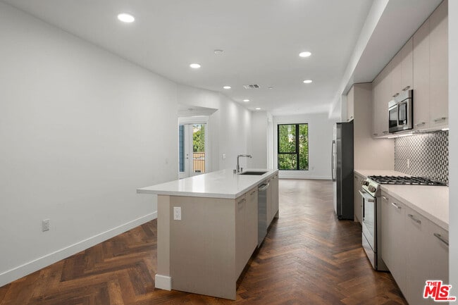 Photo - 1250 N Fairfax Ave Unit 307