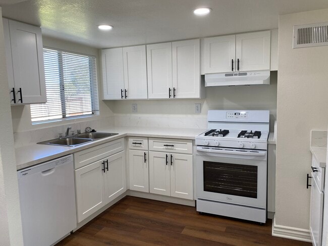 Photo - 3045 Brentwood Ave