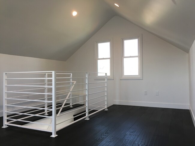 Photo - 835 1/2 Waterloo St