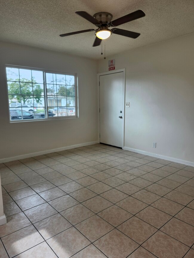 Building Photo - 1010 Garfield Ave Unit 1