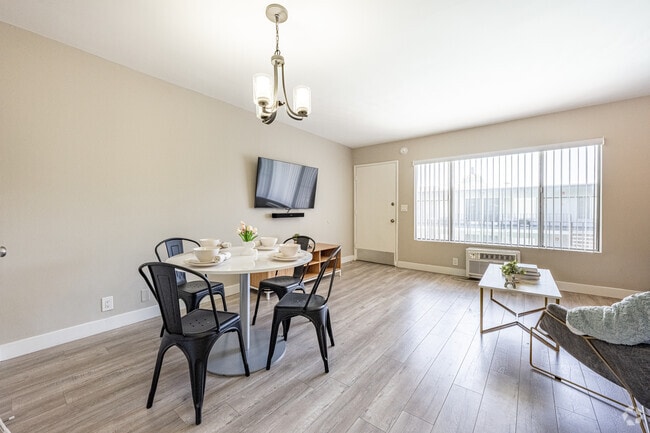 1 BR, 1BA -549SF - Dining - Heritage 2353