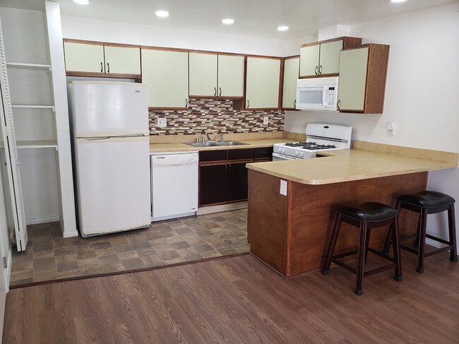 Photo - 1261 Victor Ave Unit 10