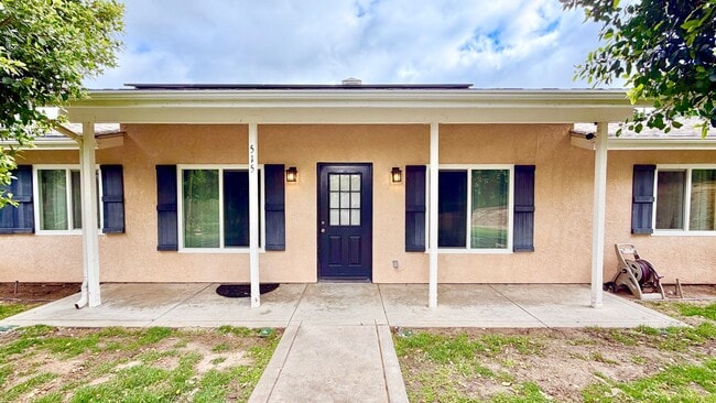 Photo - Nicely Updated Single-Story on quiet cul-de-sac Street just Minutes to Downtown Fallbrook!