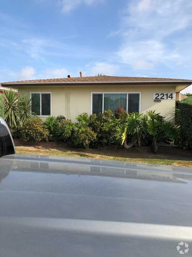 Close to public transportation and shopping centers - 2214 W Imperial Hwy Unit 3 Rental