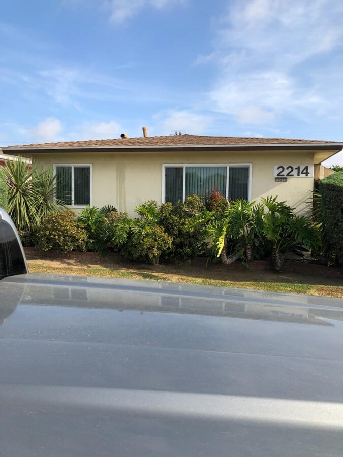 Close to public transportation and shopping centers - 2214 W Imperial Hwy Apartments Unit 3