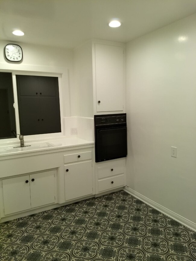 kitchen - 21 Alamitos Ave Unit 3