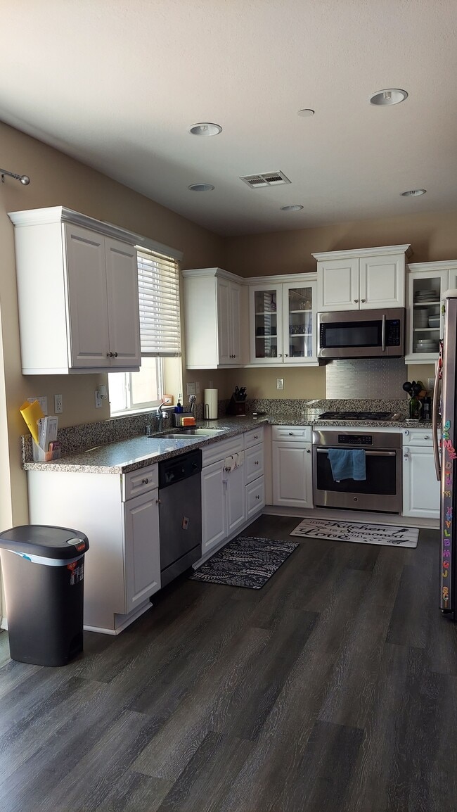 Photo - 561 Moonlight Dr