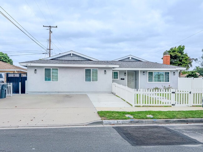 Building Photo - 1301 Kingswood Way