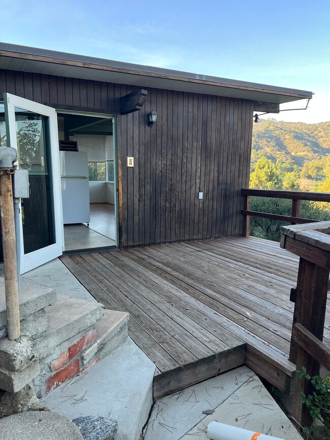 Entry - 2650 Glendower Ave Unit LOS FELIZ GUESTHOUSE