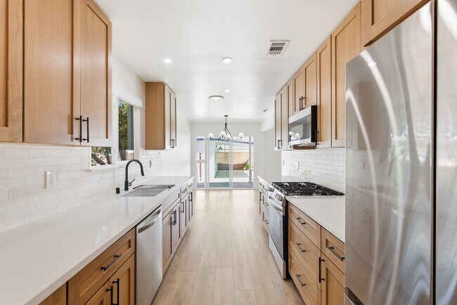 Photo - 16257 Los Alimos St