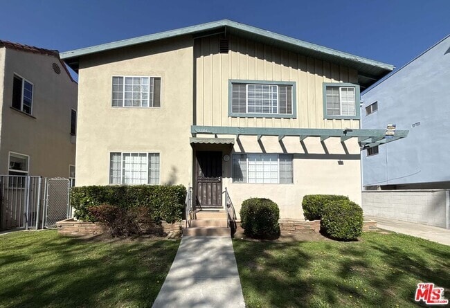 Building Photo - 1135 S Oakhurst Dr Unit 1 Rental