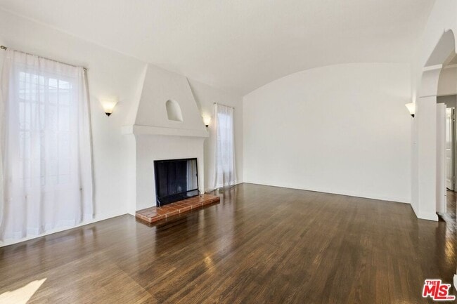 Photo - 8415 Rosewood Ave