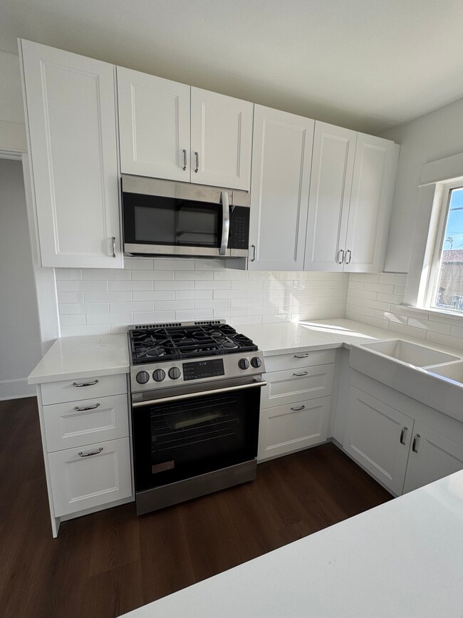 Building Photo - 2030 6th Ave Unit 2030 1.2 Rental