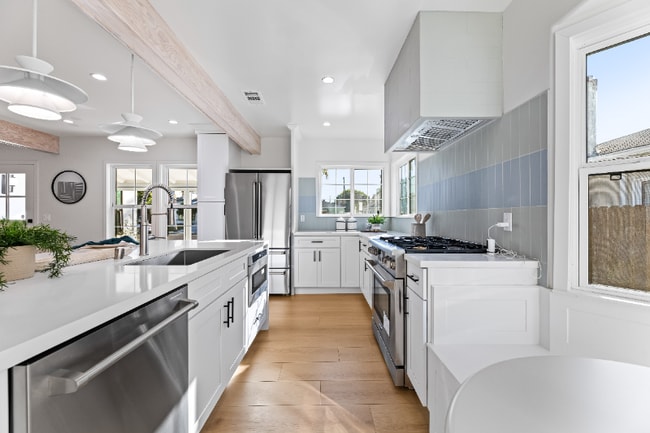 Photo - 8509 Naylor Ave