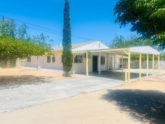 Charming 3-Bedroom Home with Wood Ceilings... - Charming 3-Bedroom Home with Wood Ceilings...