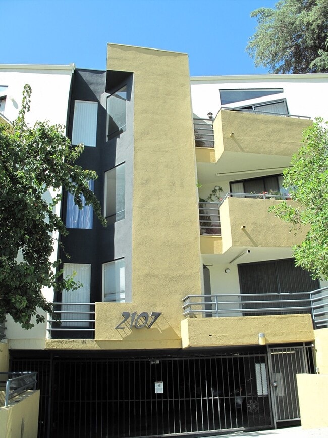 Photo - 2107 N Beachwood Dr Apartments Unit 208