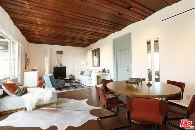 Photo - 1811 Edgecliffe Dr