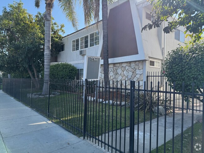 Building Photo - 6633 Woodley Ave Unit 4 Rental