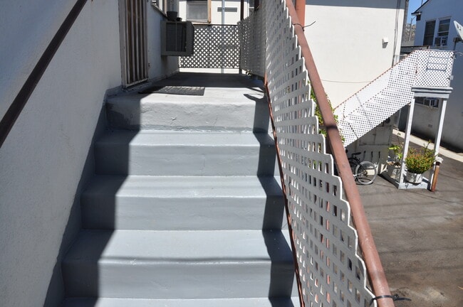 Photo - 818 W Glenoaks Blvd Unit 818B