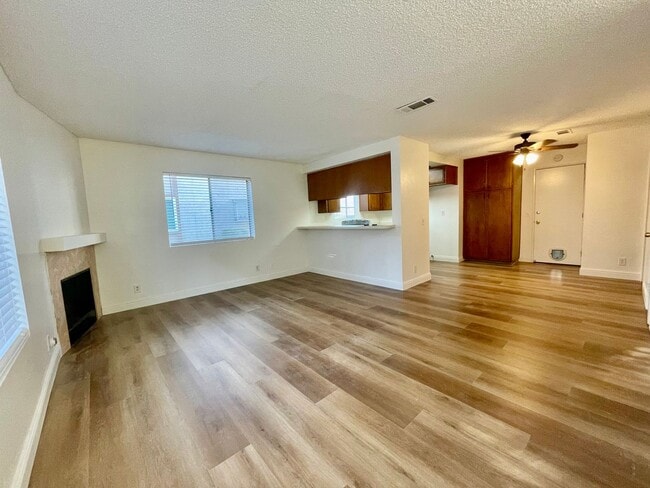 Photo - Charming Two Story 2 bedroom, 1.5 Bath in Ontario