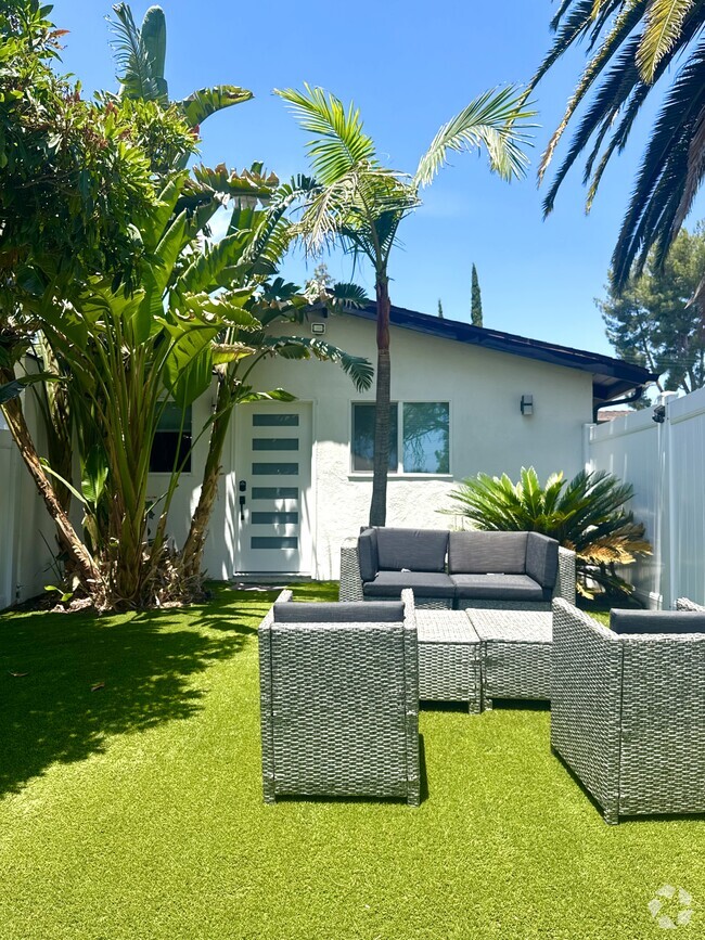 Building Photo - 22949 Valerio St Rental