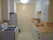 Kitchen - 1311 E 1st St Unit 1