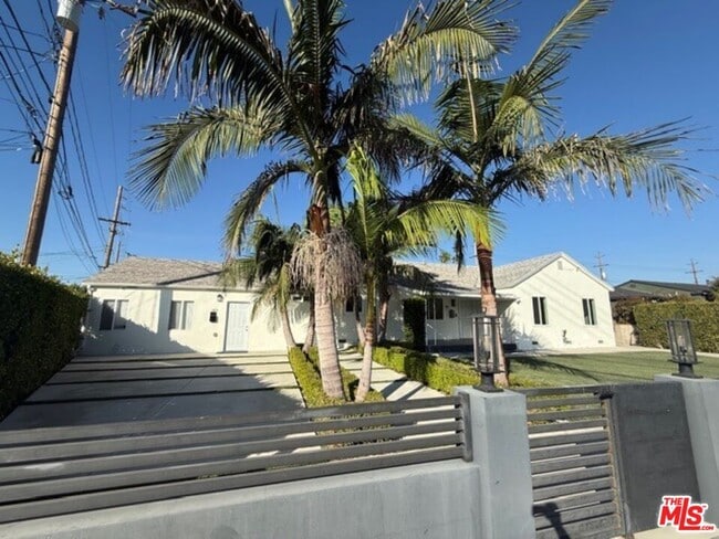 Building Photo - 1413 N Avon St