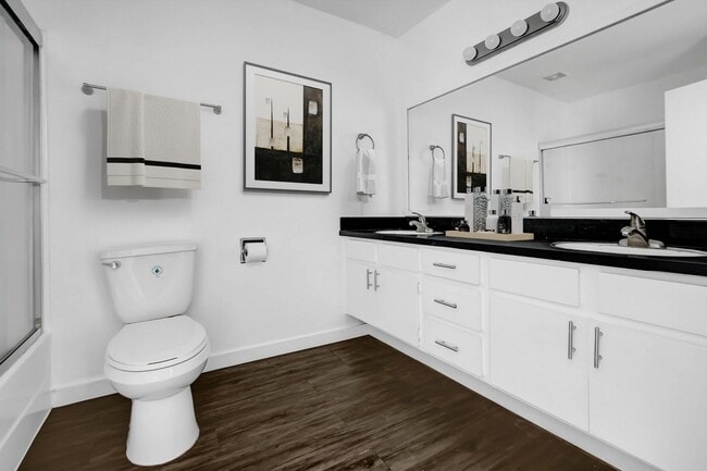 Photo - La Scala Apartments