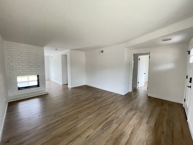 Photo - 121 Huntington Pl