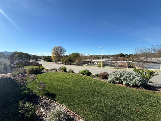 Photo - Remodeled - 3 bed, 2 bath single story home in Thousand Oaks