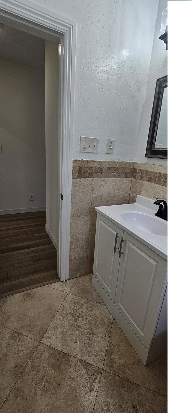 Photo - 4335 W 165th St