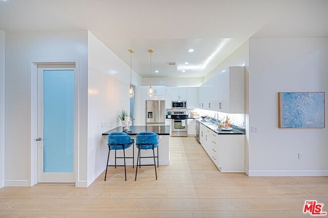 Photo - 3223 W 6th St Unit 806
