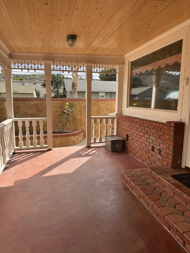 Building Photo - 105 E Olive Ave