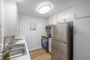 2BR, 2BA - 997SF - Kitchen - The Village