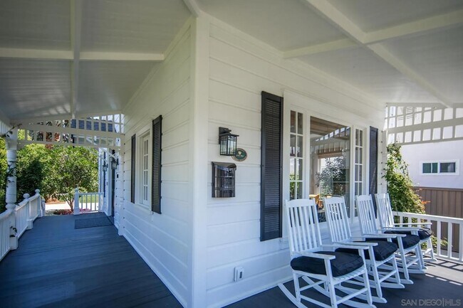 Photo - 1021 E Avenue Unit