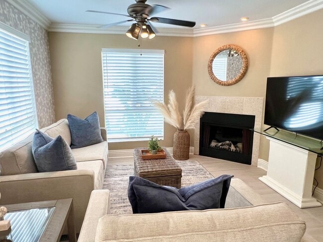 Building Photo - Fully Furnished Coastal Condo