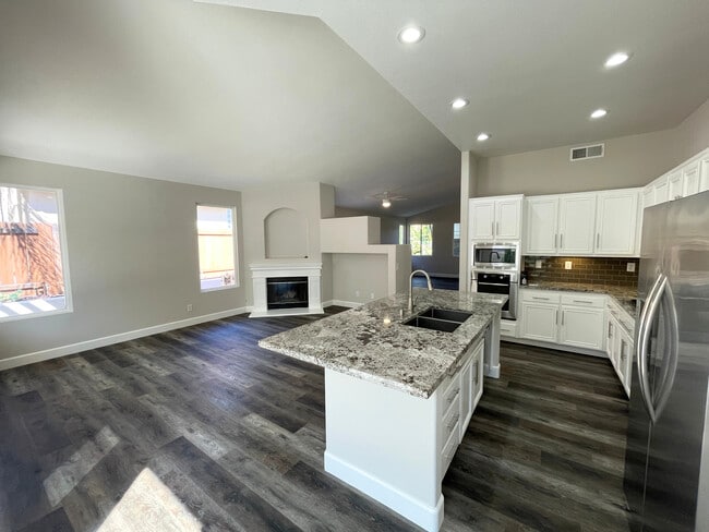 Photo - 1249 Bernardo Ave