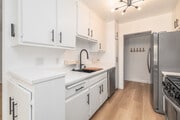 2BR, 2BA - 1,000SF - Kitchen - 10844 Rose Ave Apartments